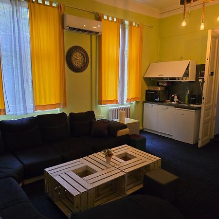 Spacious Tuzlaks Apartments Sarajevo Ferhadija Экстерьер фото