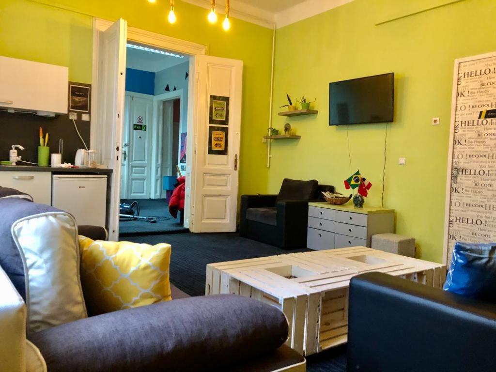 Spacious Tuzlaks Apartments Sarajevo Ferhadija Экстерьер фото