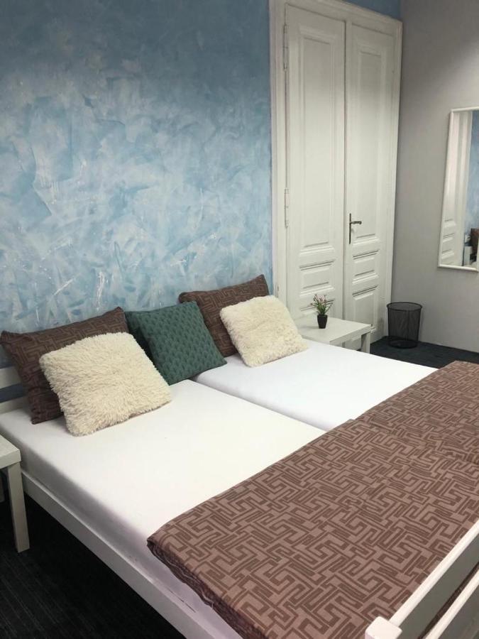 Spacious Tuzlaks Apartments Sarajevo Ferhadija Экстерьер фото