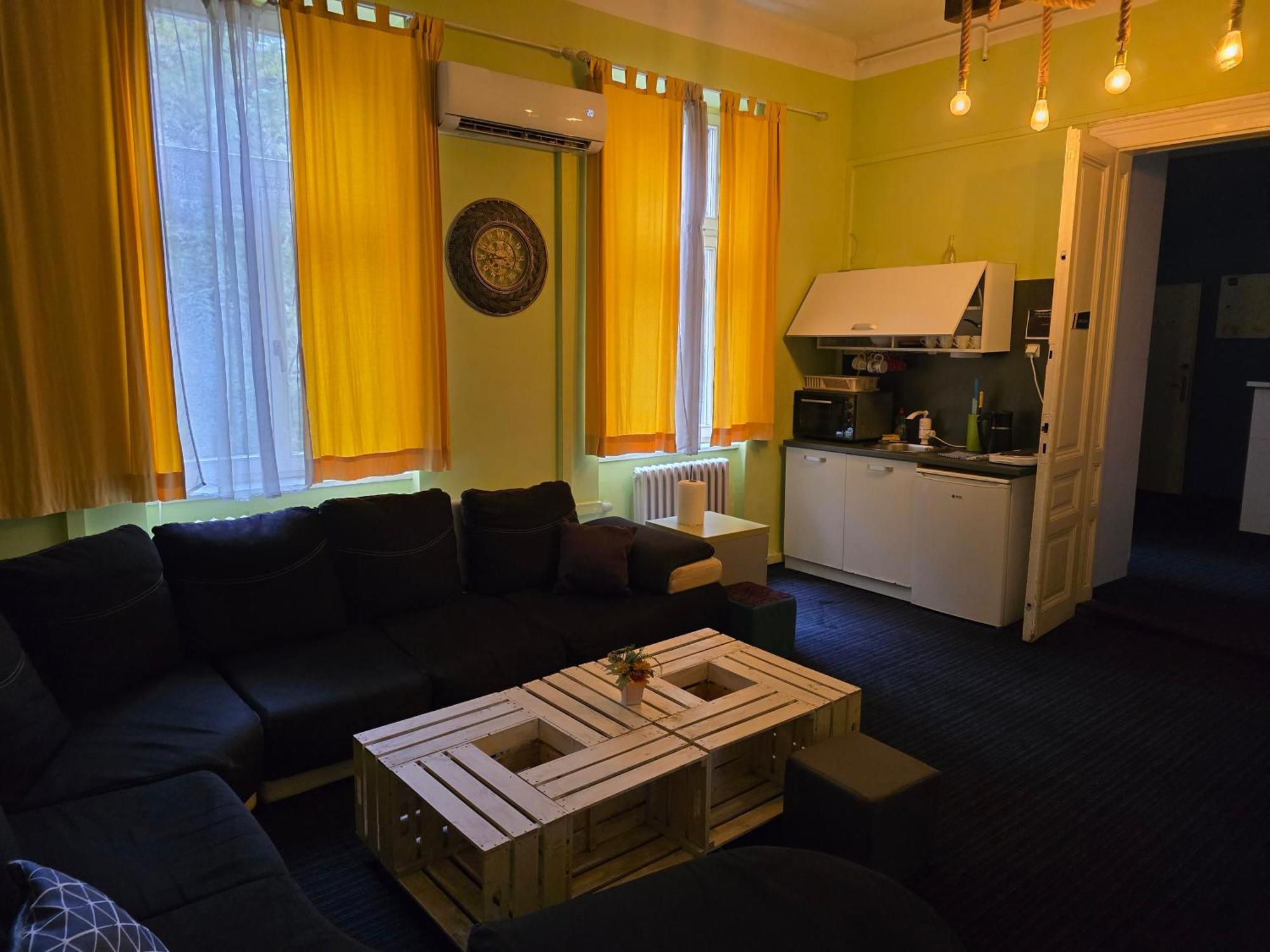 Spacious Tuzlaks Apartments Sarajevo Ferhadija Экстерьер фото